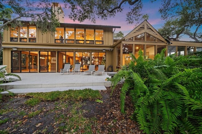 Building Photo - 3348 Old Oak Dr