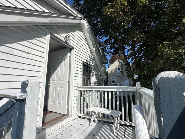 Building Photo - 24 Vale St