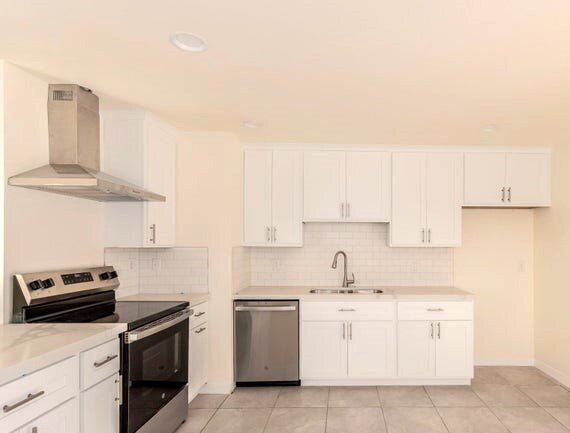 Building Photo - Beautifully Updated 3-Bedroom + Den Home N...