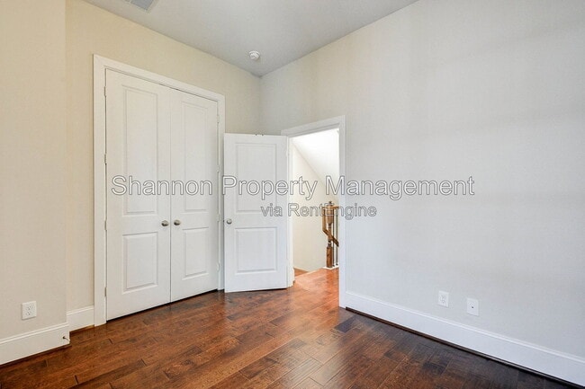 Building Photo - 720 N Shepherd Dr
