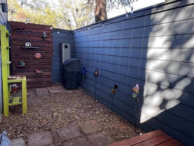 Building Photo - 2100 Commonwealth St