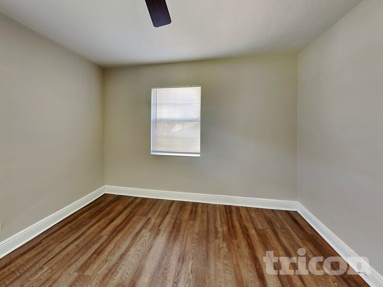 Building Photo - 3909 W Wallace Ave