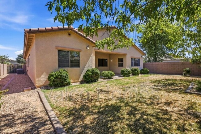Building Photo - 2717 E Ficus Way