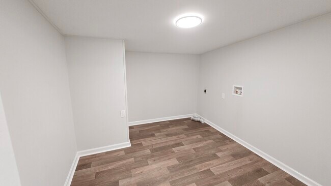 Building Photo - 64 Spruce St