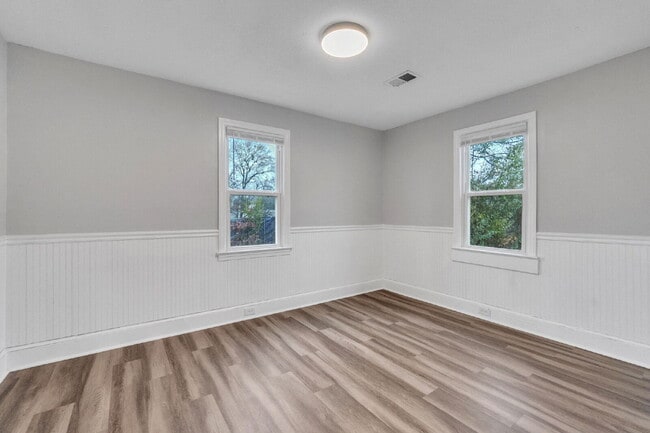 Building Photo - Stylish 2-Bedroom, 1-Bath Home with Contemporary Finishes ($1200/mo rent***)