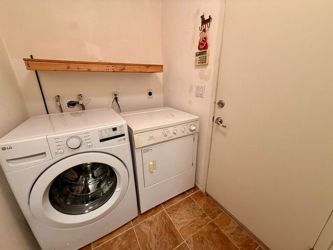 Building Photo - Scripps 3br plus loft garage yard granite kitchen TEXT 858-774-1574