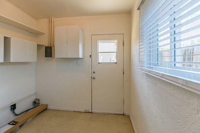 Building Photo - Wonderful 3 Bedroom 2 Bath Home!