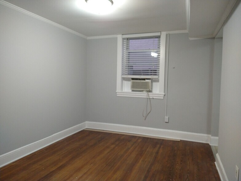 Building Photo - 515 Seward Sq SE