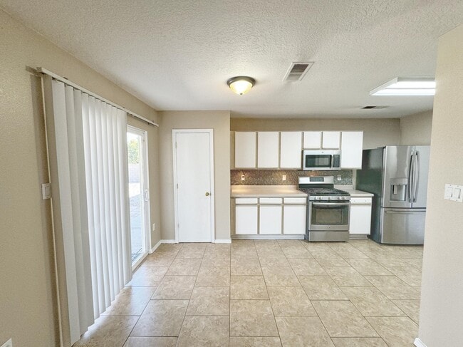 Building Photo - 9307 Vista Clara Loop NW