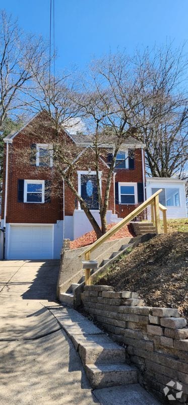 Building Photo - 5679 Valleyview Dr