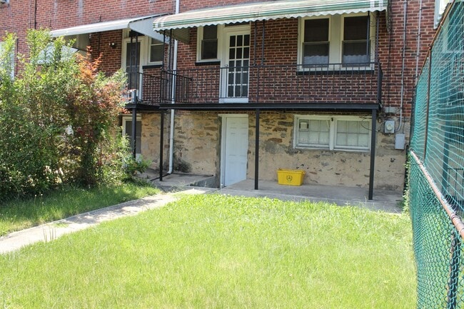 Building Photo - 3515 Parklawn Ave