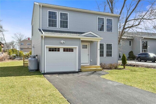 Building Photo - 24 Blackburn St