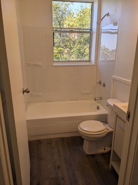 Building Photo - 227 Renner St
