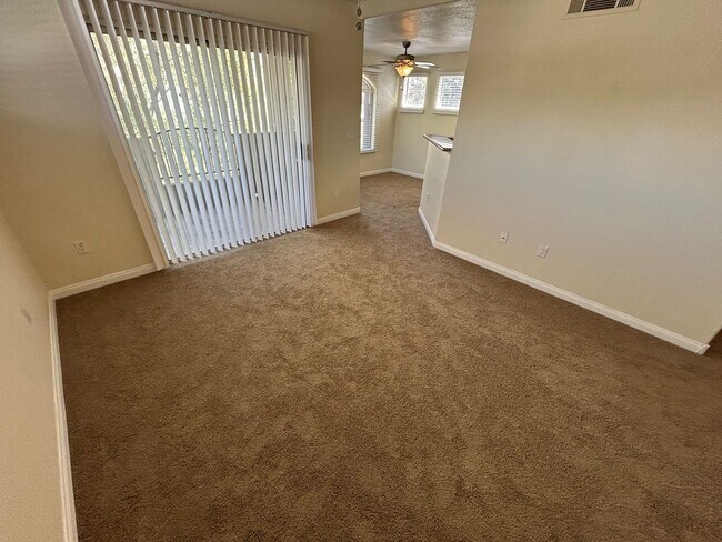 Building Photo - 2 BEDROOM / 2 FULL BATHROOMS LOCATES ON JO...