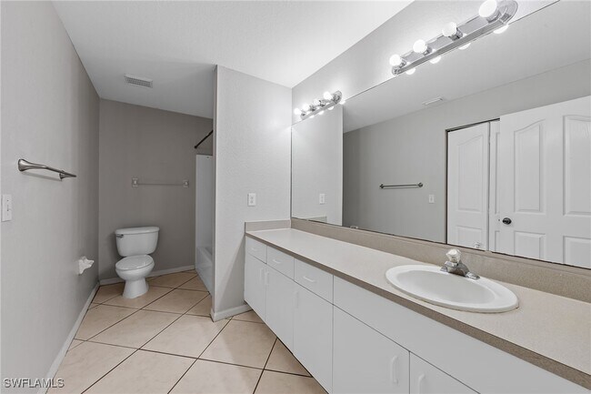 Building Photo - 841 SE 8th Terrace