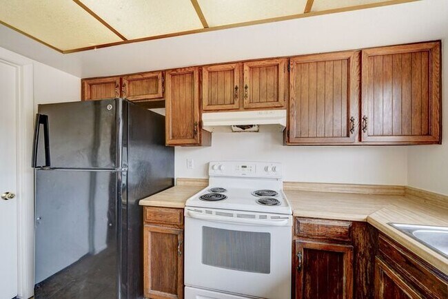 Building Photo - READY TO VIEW NOW! 4 Bedroom 2 Bath Home in Phoenix!