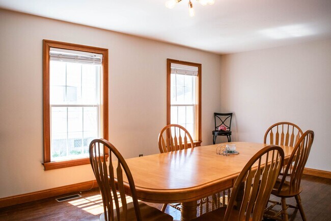 Building Photo - Beautiful Spacious Single-Family Home in Beaver Hills | 8-bed 3.5-bath