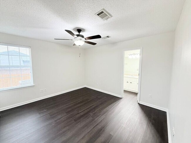 Building Photo - 5102 Brookside Dr
