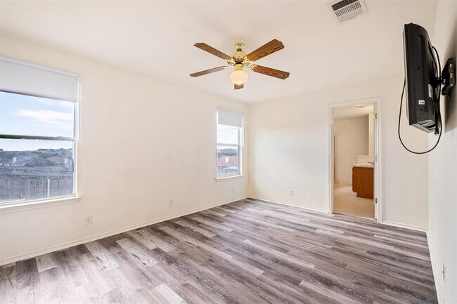 Building Photo - 104 Pond Way