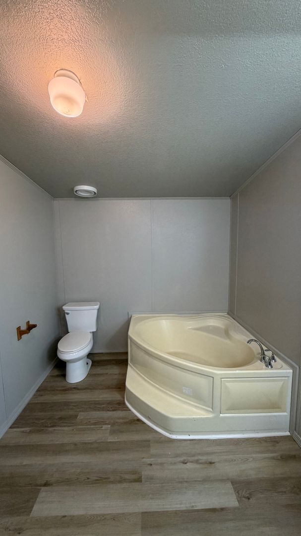 Building Photo - AVAILABLE NOW - Recently Renovated, Charming 2-Bedroom Home in the Heart of Pasco::