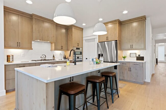 Building Photo - 1213 W Capstone Dr