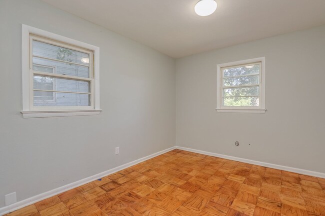 Building Photo - 9333 Chelsea Ave