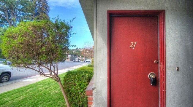 Building Photo - 1549 San Carlos Ave
