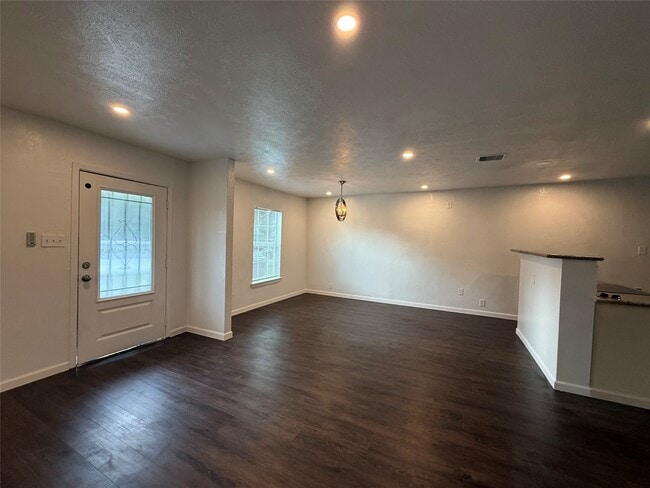 Building Photo - 9433 Rosehaven Dr