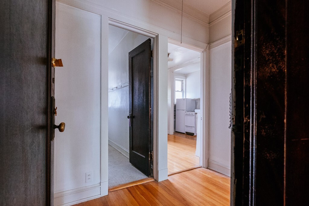 Building Photo - 1917 W Winnemac Ave