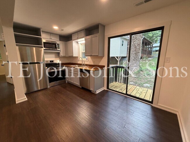 Building Photo - Modern 3BR Home with Main Level Primary Suite & Open Floor Plan in Winston-Salem