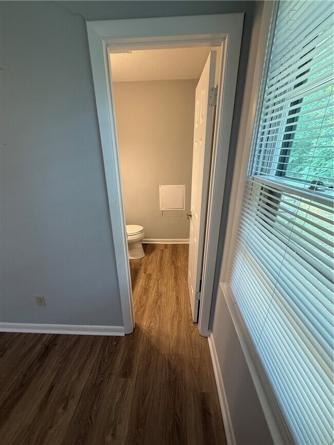 Building Photo - 112 Lynwood Dr