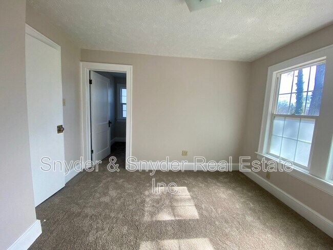 Building Photo - 623 Doris Ave