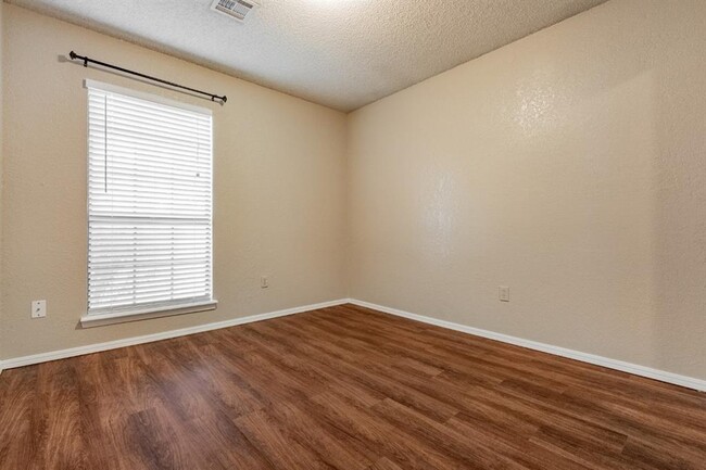 Building Photo - 2709 Pennington Ave