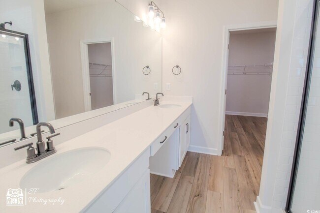 Building Photo - 1860 Villena Dr