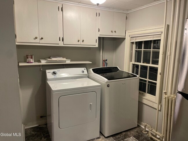 Building Photo - 163 Ridge St