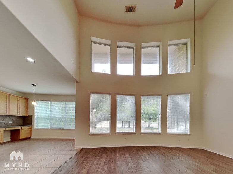 Building Photo - 7711 Summer Shore Dr