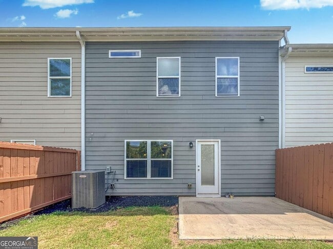 Building Photo - 5784 Silver Lk Dr