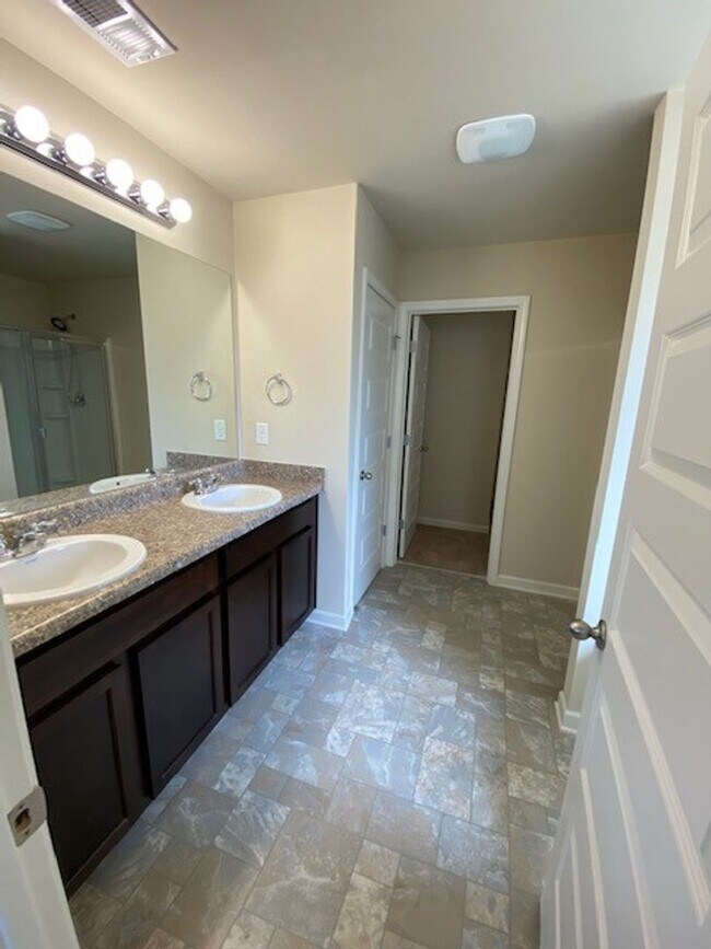 Building Photo - 4702 Southwind Rd