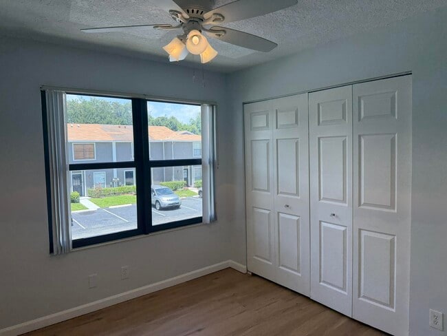 Building Photo - 796 Hill Dr