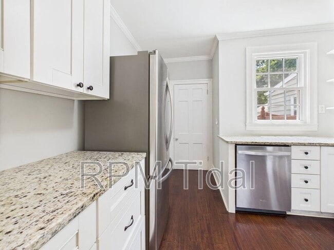 Building Photo - 217 Palen Ave