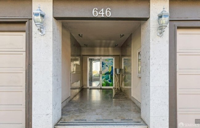 Building Photo - 646 Corbett Ave