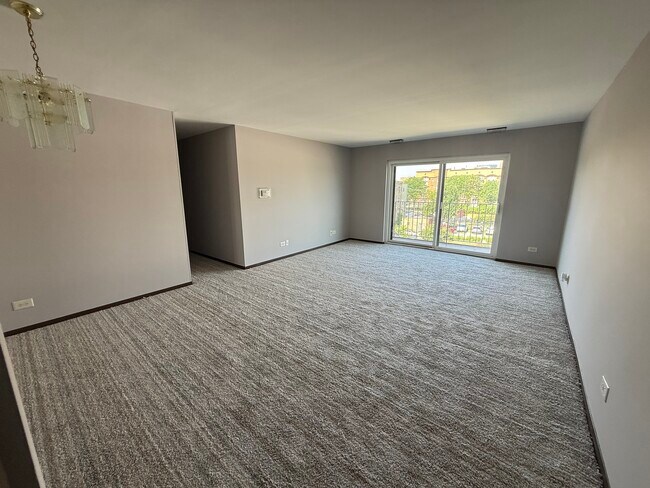 Building Photo - 2615 W Foster Ave