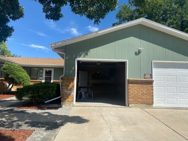 Building Photo - 9120-9122 Osceola St