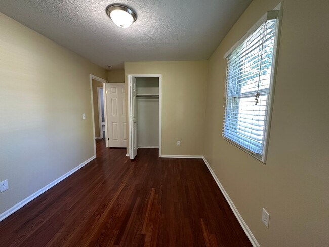 Building Photo - Adorable home on the NE side of Grand Rapids!