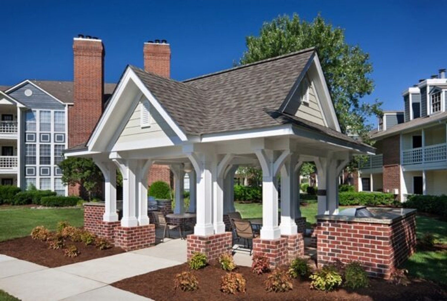 Building Photo - 915 Cameo Dr