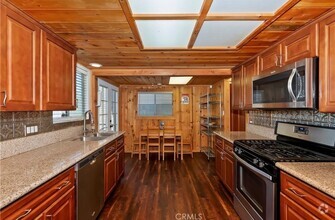 Building Photo - 32970 Lone Pine Dr