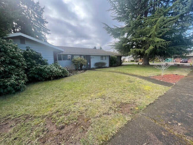 Building Photo - Amazing Freshly Updated Four Bedroom Two Bath Home In Amazing Lebanon Location!