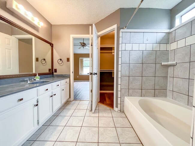 Building Photo - Available NOW This charming 1 story, 3 bedroom, 2 bath house could be your next home! Beautiful w...