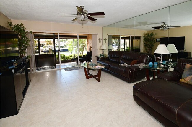 Building Photo - 4730 Brittany Dr S