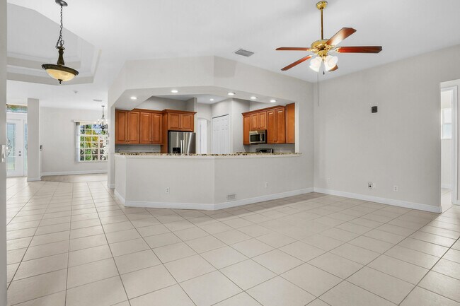 Building Photo - 1092 SW Majorca Ave